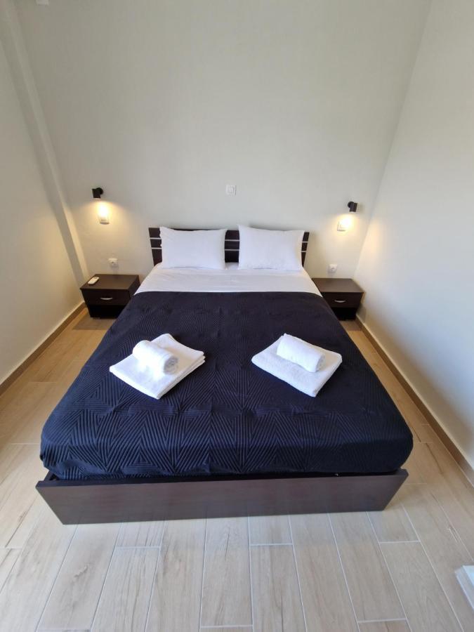 Above Apartments Near The Airport Artemida  Exterior foto